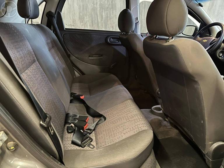 CHEVROLET - CORSA 1.4 MPFI MAXX 8V FLEX 4P MANUAL - 2010/2011 - CINZA - R$ 34.900,00