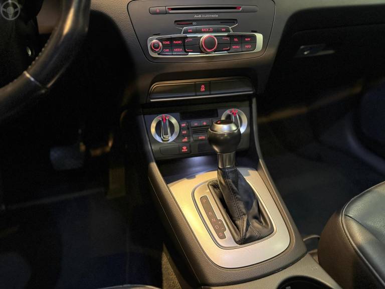AUDI - Q3 2.0 TFSI AMBIENTE QUATTRO 4P S TRONIC - 2015/2015 - BRANCA - R$ 93.900,00