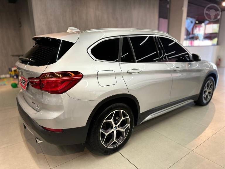 BMW - X1 2.0 16V TURBO SDRIVE20I X-LINE 4P AUTOMÁTICO - 2019/2019 - PRATA - R$ 134.900,00