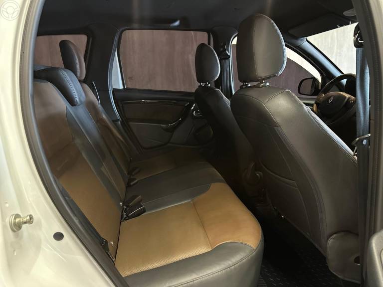 RENAULT - DUSTER 2.0 DYNAMIQUE 4X2 16V FLEX 4P AUTOMÁTICO - 2019/2020 - BRANCA - R$ 78.900,00