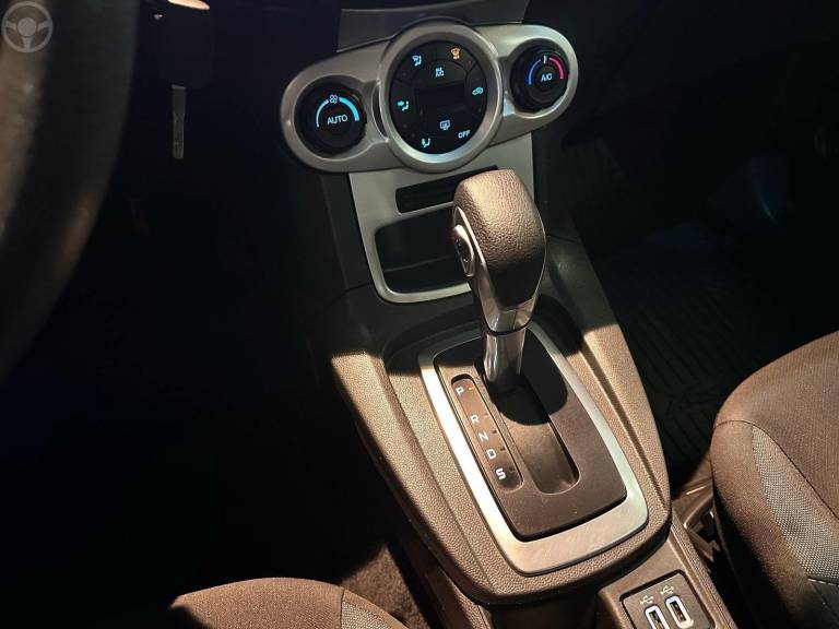 FORD - FIESTA 1.6 SEL HATCH 16V FLEX 4P AUTOMÁTICO - 2018/2018 - BRANCA - R$ 62.900,00