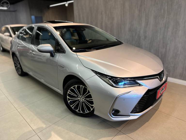 TOYOTA - COROLLA 1.8 ALTIS PREMIUM 16V HÍBRIDO 4P AUTOMÁTICO - 2021/2022 - PRATA - R$ 143.900,00
