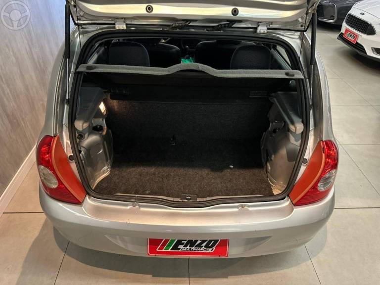 RENAULT - CLIO 1.0 CAMPUS 16V FLEX 4P MANUAL - 2011/2011 - PRATA - R$ 27.900,00