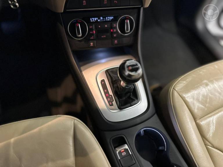 AUDI - Q3 1.4 TFSI AMBIENTE FLEX 4P S TRONIC - 2016/2017 - BRANCA - R$ 96.900,00