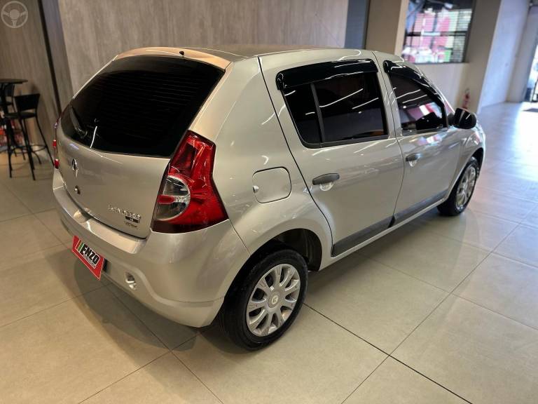 RENAULT - SANDERO 1.6 EXPRESSION 8V FLEX 4P MANUAL - 2009/2010 - PRATA - R$ 24.900,00
