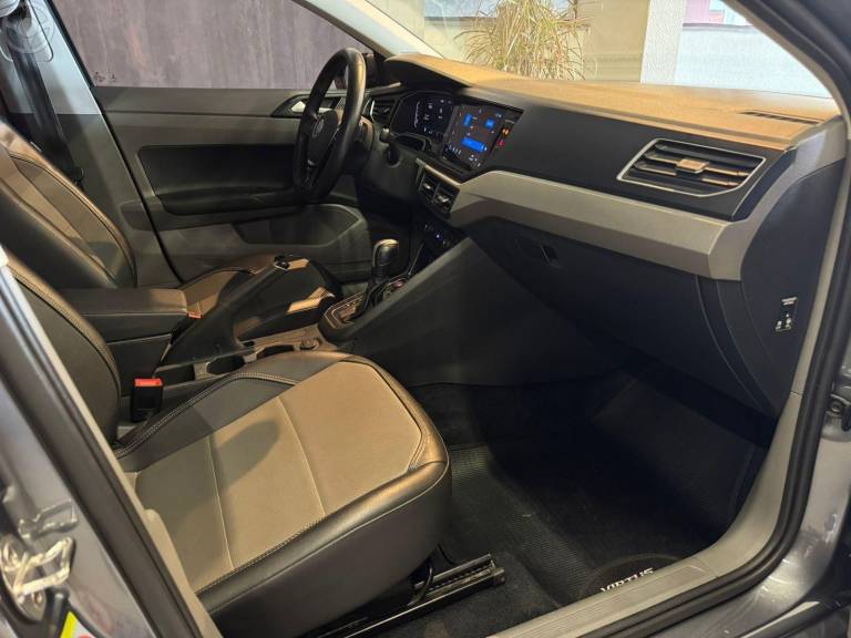 VOLKSWAGEN - VIRTUS 1.0 200 TSI COMFORTLINE AUTOMÁTICO - 2021/2022 - CINZA - R$ 90.900,00