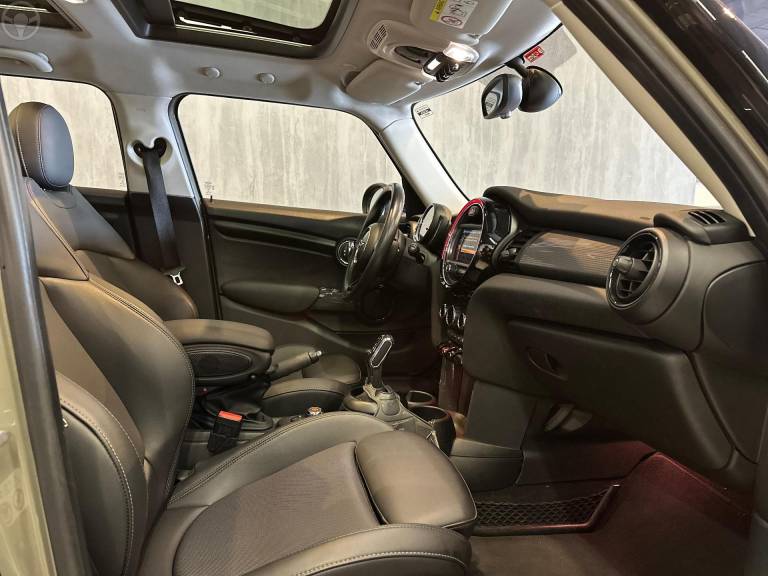 MINI - COOPER 1.5 12V TURBO NAVI 4P AUTOMÁTICO - 2018/2019 - CINZA - R$ 112.900,00