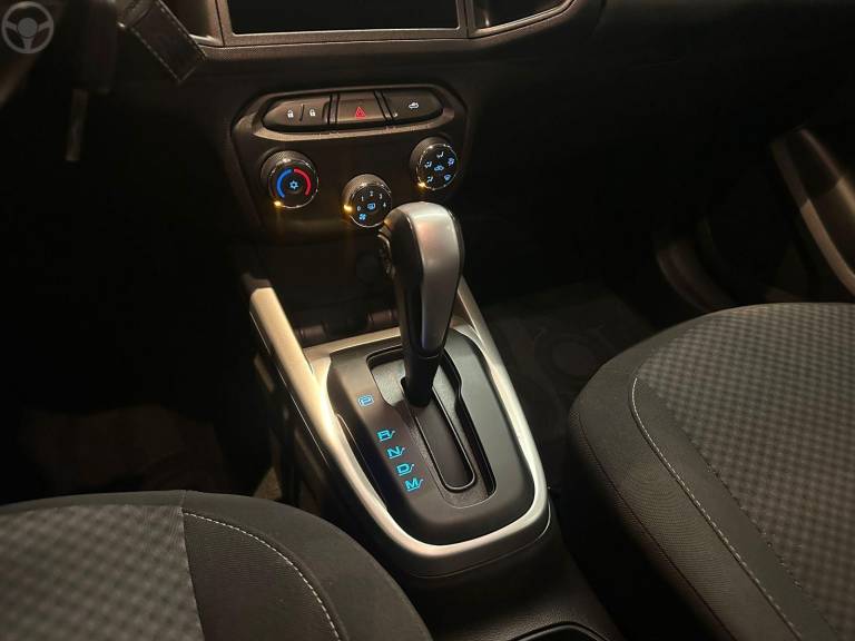 CHEVROLET - ONIX 1.4 ADVANTAGE 8V FLEX 4P AUTOMÁTICO - 2018/2018 - BRANCA - R$ 65.900,00