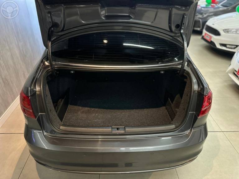 VOLKSWAGEN - JETTA 2.0 TSI HIGHLINE 211CV 4P DSG - 2015/2016 - CINZA - R$ 89.900,00