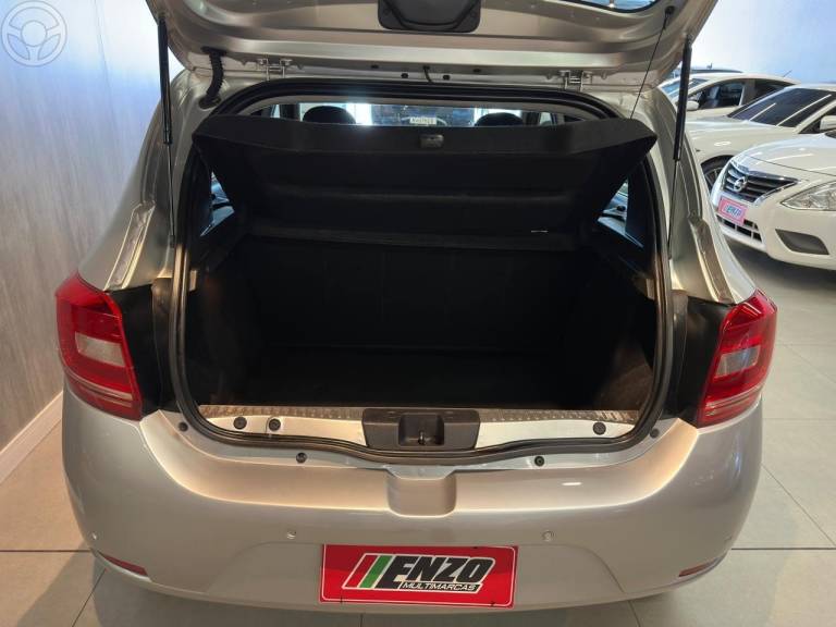 RENAULT - SANDERO 1.6 EXPRESSION 16V FLEX 4P MANUAL - 2016/2017 - PRATA - R$ 46.900,00