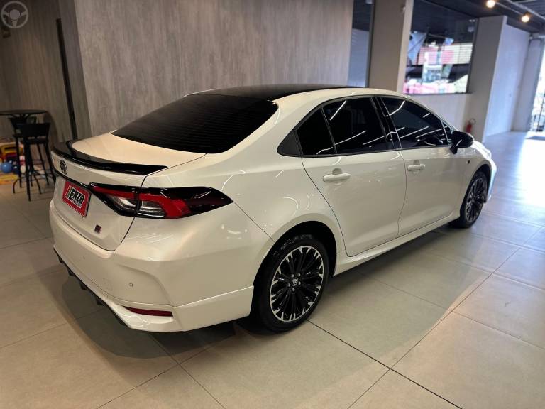 TOYOTA - COROLLA 2.0 GR SPORT 16V FLEX 4P AUTOMÁTICO - 2021/2022 - BRANCA - R$ 140.900,00