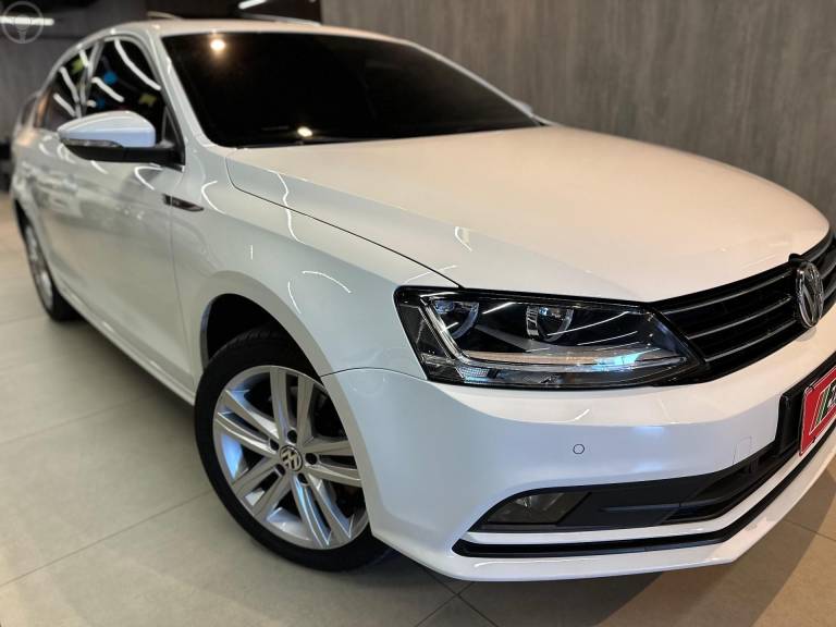 VOLKSWAGEN - JETTA 2.0 TSI HIGHLINE 211CV 4P TIPTRONIC - 2017/2017 - BRANCA - R$ 110.900,00
