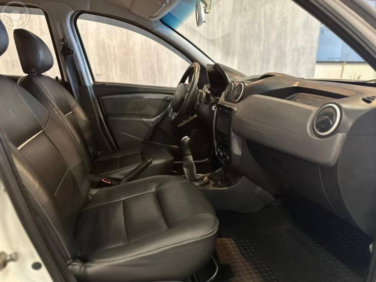 RENAULT - DUSTER 1.6 TECH ROAD 4X2 16V FLEX 4P MANUAL - 2014/2015 - BRANCA - R$ 56.900,00