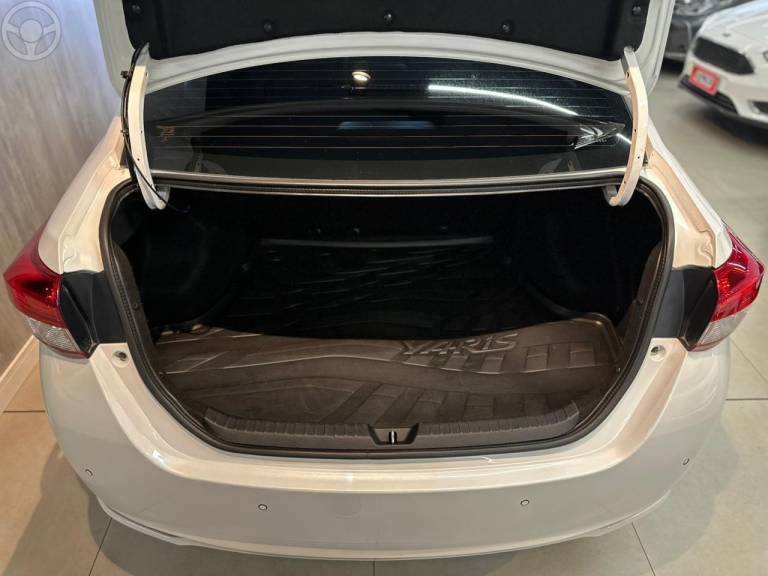 TOYOTA - YARIS 1.5 XLS CONNECT SEDAN 16V FLEX 4P AUTOMÁTICO - 2022/2023 - BRANCA - R$ 104.900,00