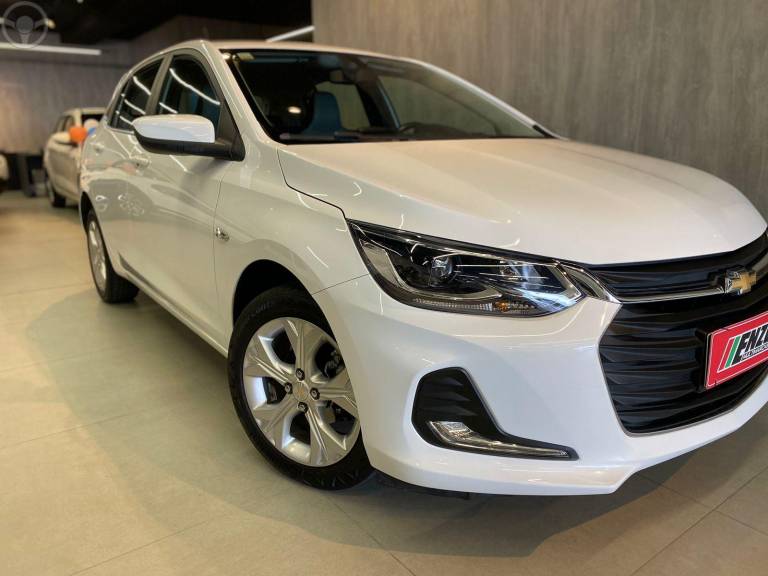 CHEVROLET - ONIX 1.0 PREMIER 12V TURBO FLEX 4P AUTOMÁTICO - 2020/2021 - BRANCA - R$ 82.900,00