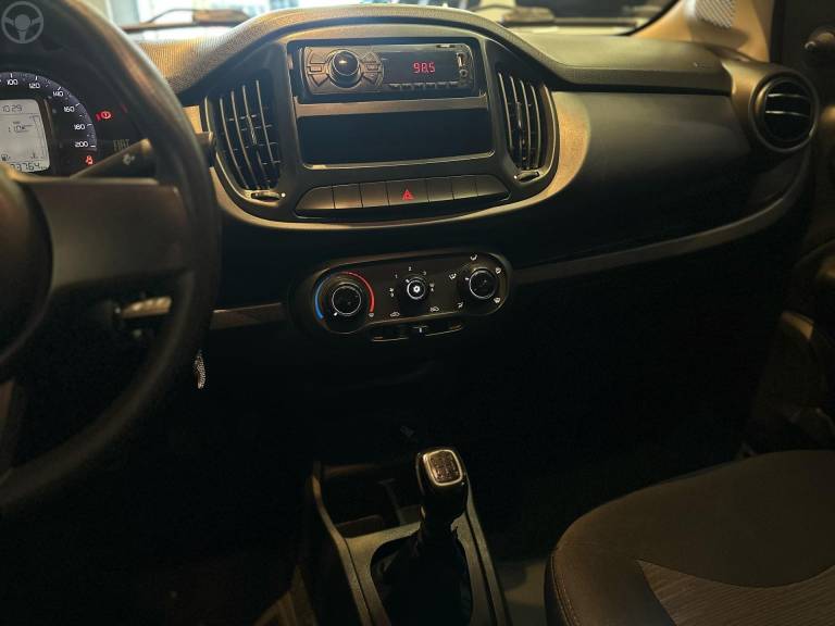 FIAT - UNO 1.0 EVO ATTRACTIVE 8V FLEX 4P MANUAL - 2018/2019 - PRETA - R$ 42.900,00