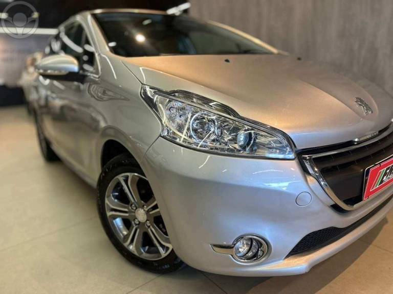 PEUGEOT - 208 1.6 GRIFFE 16V FLEX 4P MANUAL - 2014/2014 - PRATA - R$ 42.900,00
