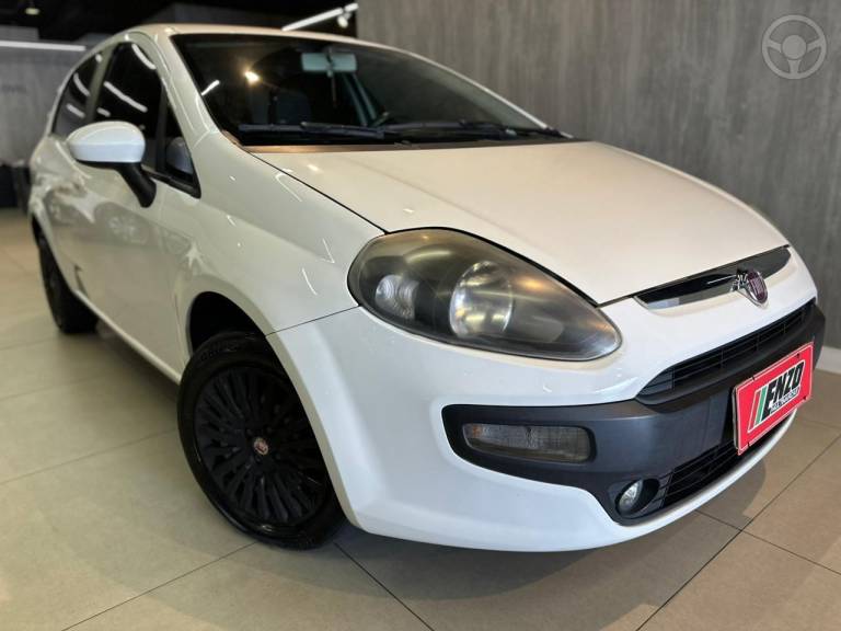 FIAT - PUNTO 1.4 ATTRACTIVE 8V FLEX 4P MANUAL - 2013/2014 - BRANCA - R$ 44.900,00