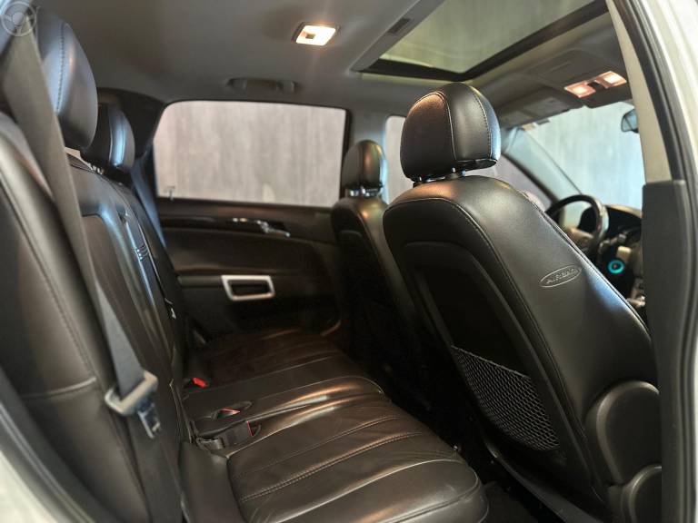 CHEVROLET - CAPTIVA 2.4 FWD SPORT 16V 4P AUTOMÁTICO - 2015/2015 - BRANCA - R$ 59.900,00