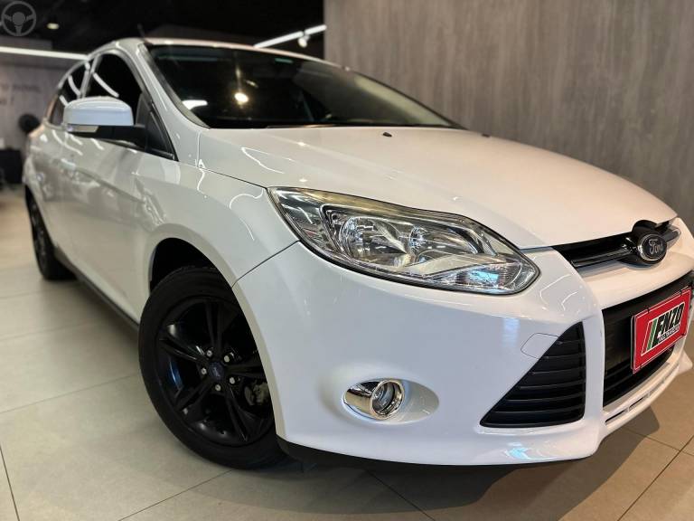FORD - FOCUS 1.6 SE 16V FLEX 4P MANUAL - 2015/2015 - BRANCA - R$ 63.900,00