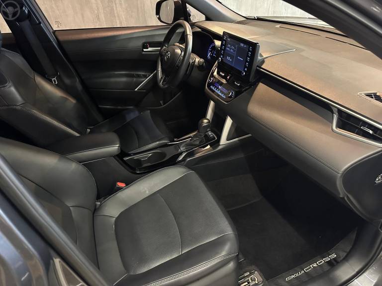 TOYOTA - COROLLA 2.0 CROSS XRE 16V FLEX 4P AUTOMÁTICO - 2022/2023 - CINZA - R$ 150.900,00