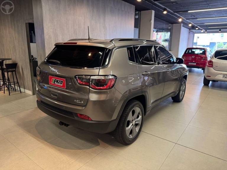 JEEP - COMPASS 2.0 LONGITUDE TD350 TURBO DIESEL 4X4 4P AUTOMÁTICO - 2017/2018 - CINZA - R$ 102.900,00