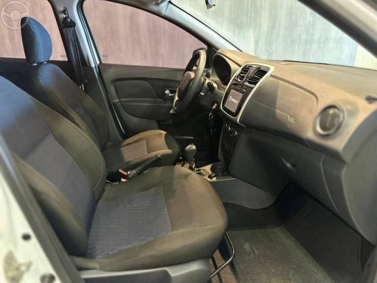 RENAULT - SANDERO 1.6 EXPRESSION 8V FLEX 4P AUTOMATIZADO - 2016/2017 - BRANCA - R$ 45.900,00