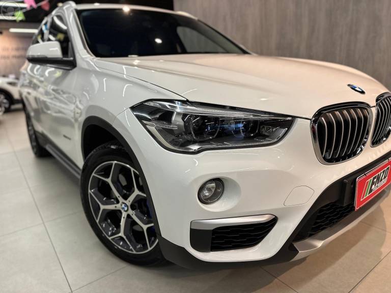 BMW - X1 2.0 16V TURBO ACTIVEFLEX SDRIVE20I X-LINE 4P AUTOMÁTICO - 2017/2018 - BRANCA - R$ 134.900,00