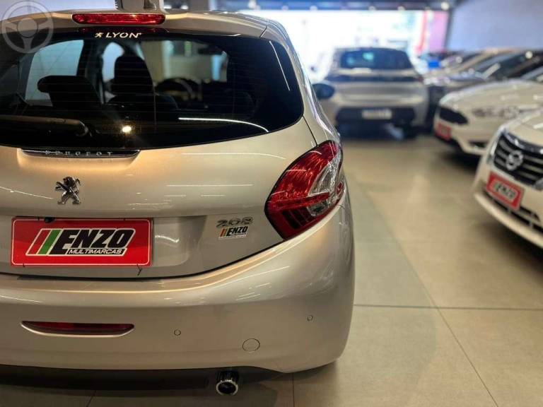 PEUGEOT - 208 1.6 GRIFFE 16V FLEX 4P MANUAL - 2014/2014 - PRATA - R$ 42.900,00