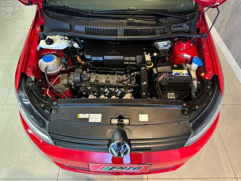 VOLKSWAGEN - FOX 1.0 MI TRENDLINE 8V FLEX 4P MANUAL - 2014/2015 - VERMELHA - R$ 43.900,00