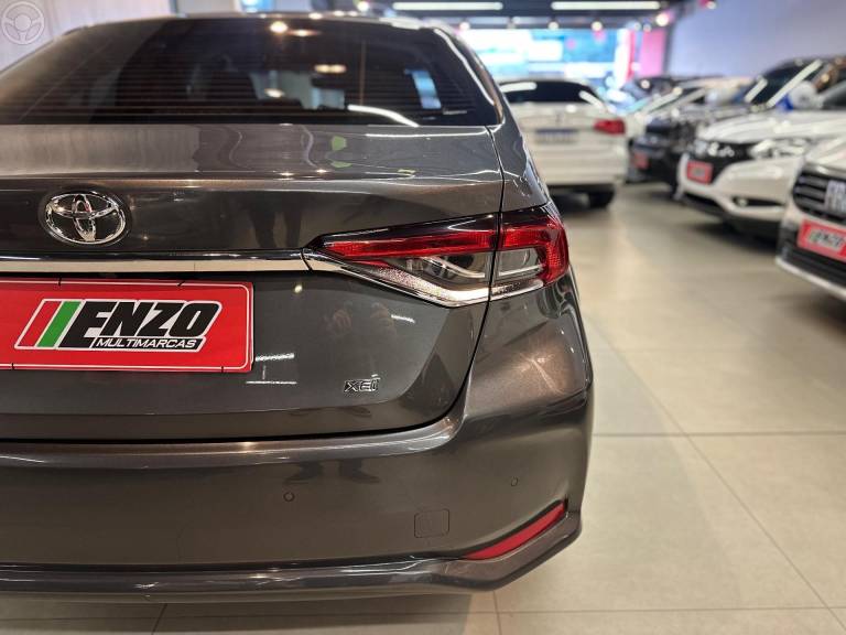 TOYOTA - COROLLA 2.0 XEI 16V FLEX 4P AUTOMÁTICO - 2022/2023 - CINZA - R$ 136.900,00