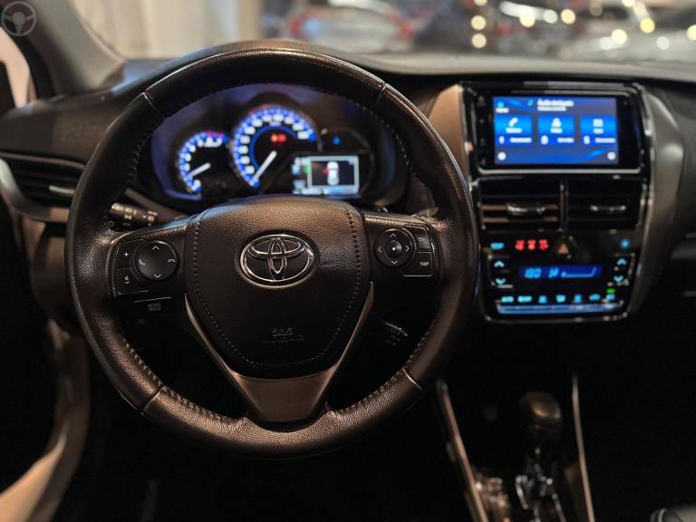 TOYOTA - YARIS 1.5 XLS SEDAN 16V FLEX 4P AUTOMÁTICO - 2022/2023 - BRANCA - R$ 104.900,00