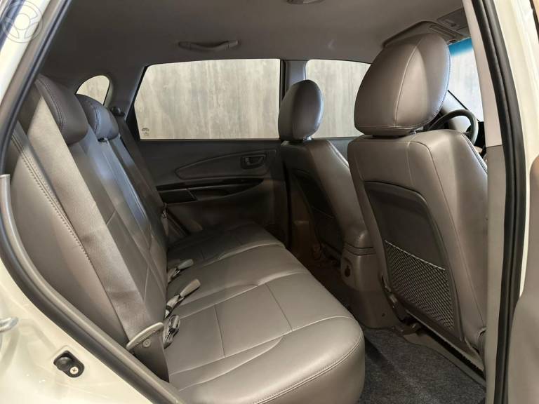 HYUNDAI - TUCSON 2.0 MPFI GLS 16V 143CV 2WD FLEX 4P AUTOMÁTICO - 2015/2016 - BRANCA - R$ 66.900,00