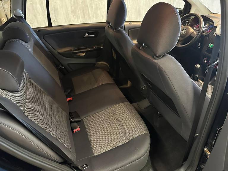 VOLKSWAGEN - SPACEFOX 1.6 MI SPORTLINE 8V FLEX 4P MANUAL - 2010/2011 - PRETA - R$ 38.900,00