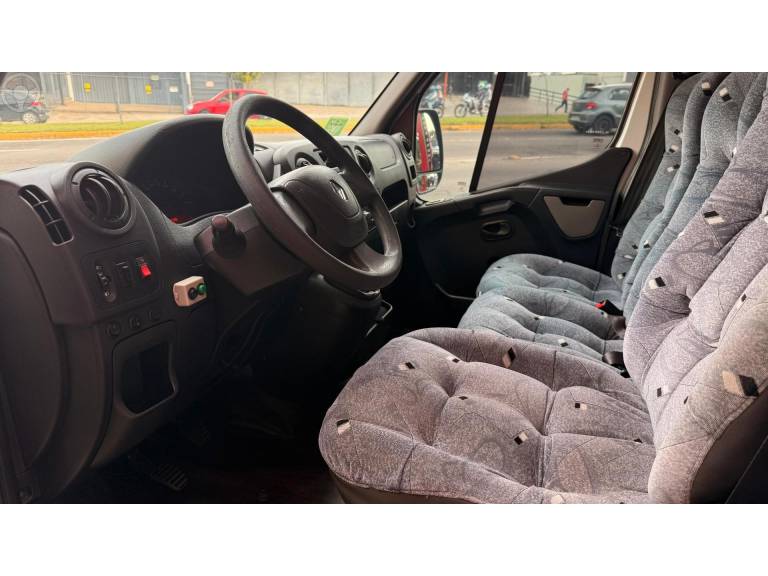 RENAULT - MASTER 2.3 DCI MINIBUS EXECUTIVE L3H2 1 16V DIESEL 4P MANUAL - 2019/2020 - BRANCA - R$ 219.900,00