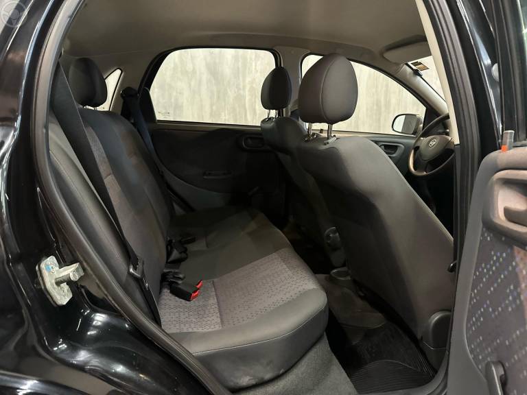 CHEVROLET - CORSA 1.4 MPFI MAXX 8V FLEX 4P MANUAL - 2010/2011 - PRETA - R$ 31.900,00