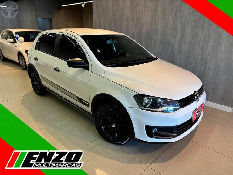 VOLKSWAGEN - GOL 1.0 MI TRACK 8V FLEX 4P MANUAL - 2013/2014 - BRANCA - R$ 42.900,00