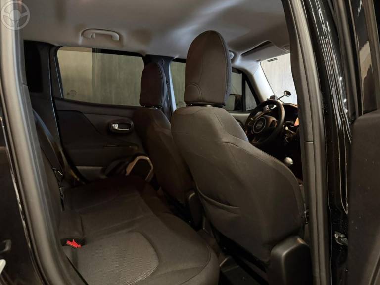 JEEP - RENEGADE 1.8 16V FLEX SPORT 4P MANUAL - 2015/2016 - PRETA - R$ 68.900,00