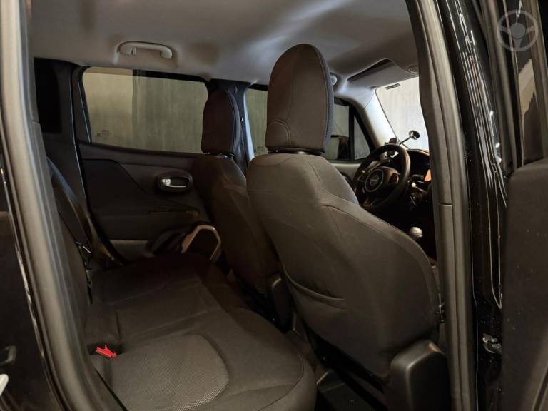 JEEP - RENEGADE 1.8 16V FLEX SPORT 4P MANUAL - 2015/2016 - PRETA - R$ 68.900,00