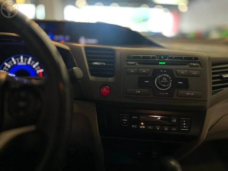 HONDA - CIVIC 1.8 LXS 16V FLEX 4P AUTOMÁTICO - 2012/2012 - PRATA - R$ 68.900,00