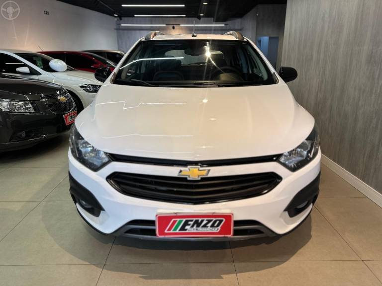 CHEVROLET - ONIX 1.4 MPFI ACTIV 8V FLEX 4P MANUAL - 2016/2017 - BRANCA - R$ 64.900,00