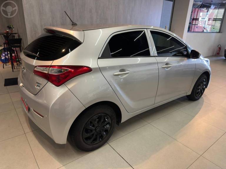 HYUNDAI - HB20 1.0 COMFORT 12V FLEX 4P MANUAL - 2015/2015 - PRATA - R$ 45.900,00