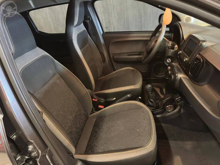 FIAT - MOBI 1.0 TREKKING 8V FLEX 4P MANUAL - 2024/2024 - CINZA - R$ 64.900,00