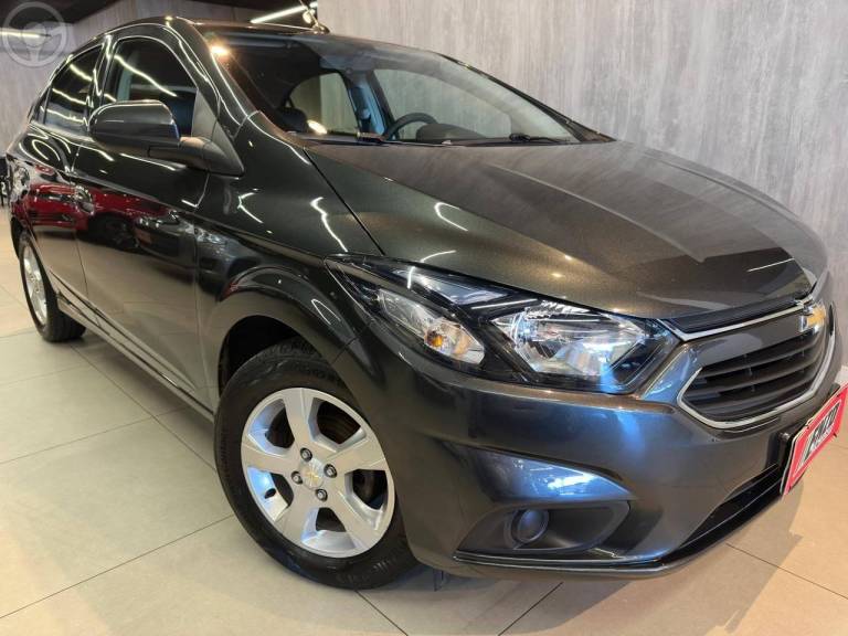 CHEVROLET - ONIX 1.4 MPFI LT 8V FLEX 4P MANUAL - 2019/2019 - CINZA - R$ 64.900,00