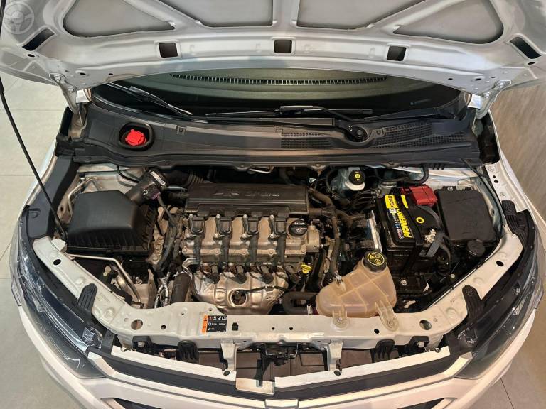 CHEVROLET - ONIX 1.4 ADVANTAGE 8V FLEX 4P AUTOMÁTICO - 2018/2018 - BRANCA - R$ 65.900,00