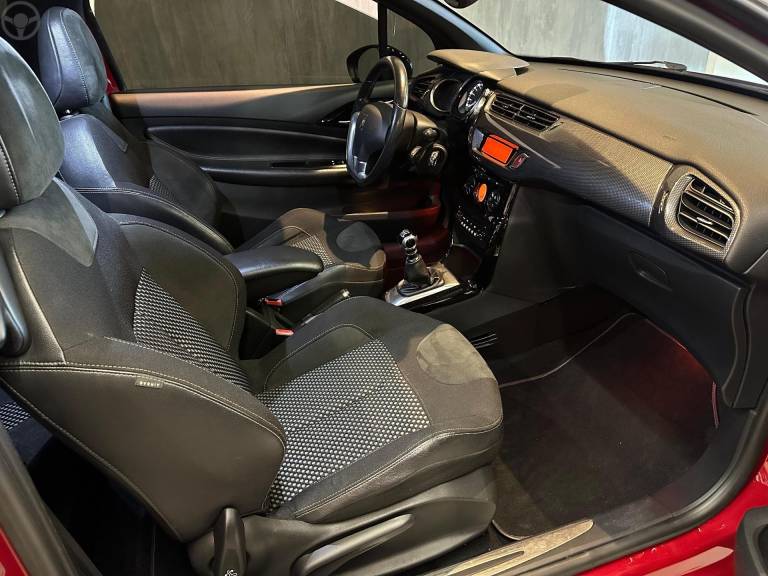 CITROËN - DS3 1.6 THP 16V 2P MANUAL - 2012/2013 - VERMELHA - R$ 64.900,00