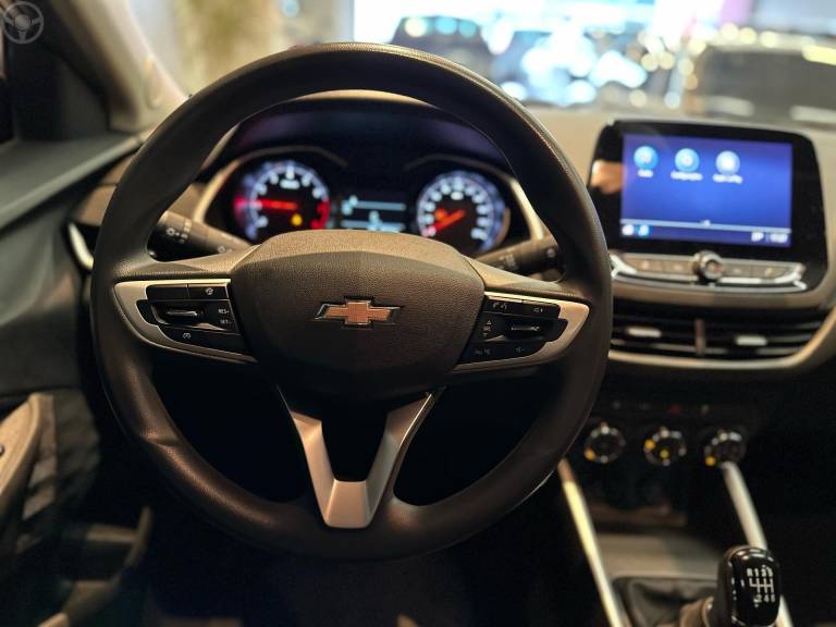 CHEVROLET - ONIX 1.0 LT 12V FLEX 4P MANUAL - 2022/2023 - PRATA - R$ 74.900,00