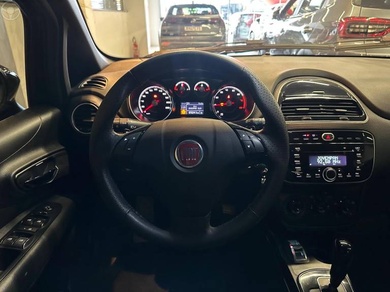 FIAT - PUNTO 1.8 BLACKMOTION 16V FLEX 4P AUTOMATIZADO - 2015/2016 - PRETA - R$ 51.900,00