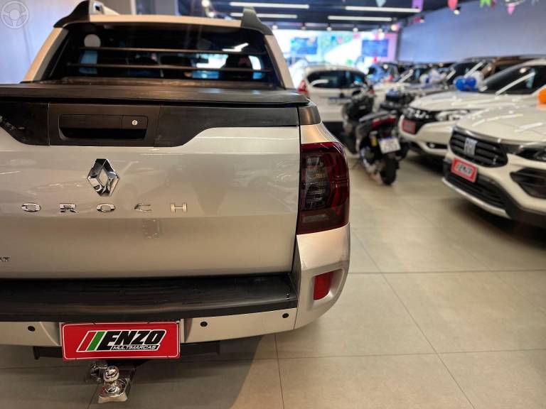 RENAULT - DUSTER OROCH 2.0 16V FLEX DYNAMIQUE AT 4P AUTOMÁTICO - 2016/2017 - PRATA - R$ 74.900,00