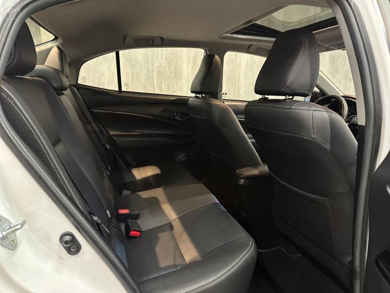 TOYOTA - YARIS 1.5 XLS SEDAN 16V FLEX 4P AUTOMÁTICO - 2022/2023 - BRANCA - R$ 104.900,00